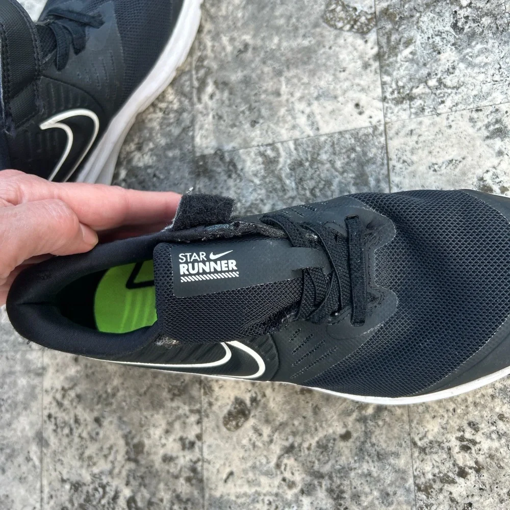 Nike Star Runner 2.0 Youth Size 3 Black Athletic Sneakers. VGUC.
